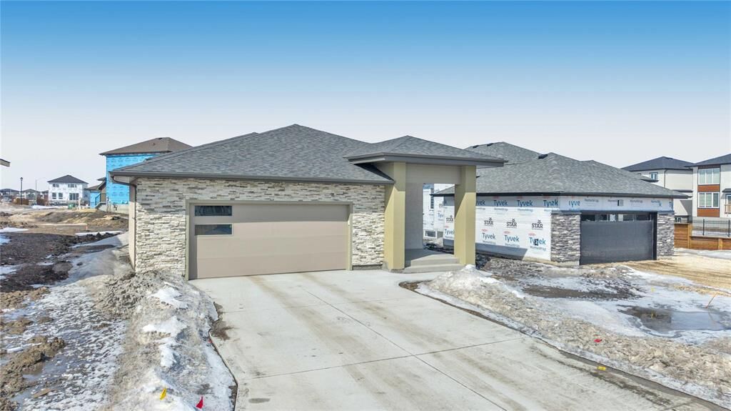 Property Photo:  6 Crocus Lane  MB R2V 4S3 