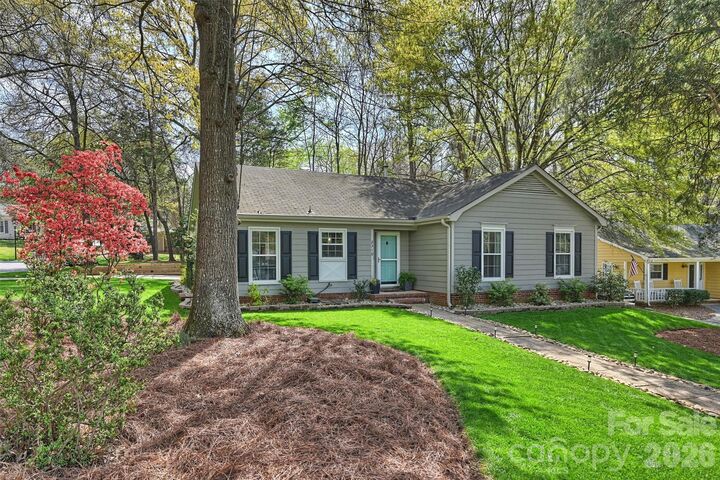 Property Photo: 2310 Oldenburg Drive NC 28210