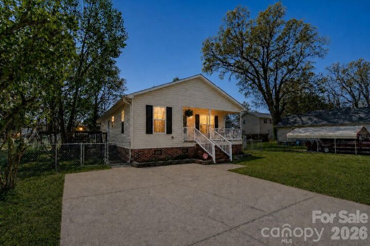 Property Photo:  1015 S Walnut Street  NC 28081 