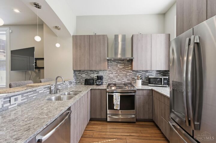 Property Photo:  206 Wade Street  OH 45202 