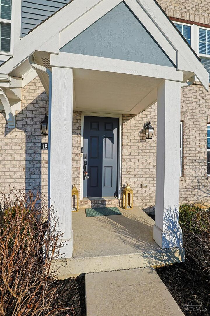 Property Photo:  4825 Paddock Crossing  OH 45103 