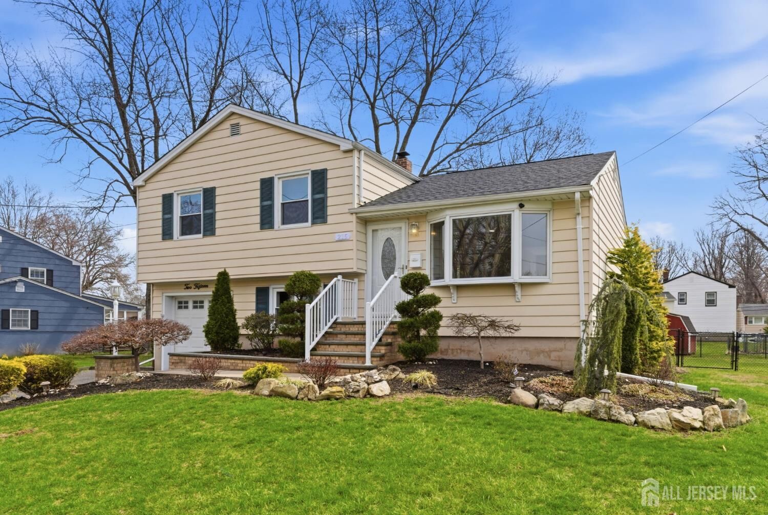 Property Photo:  215 Oakmanor Parkway  NJ 07080 