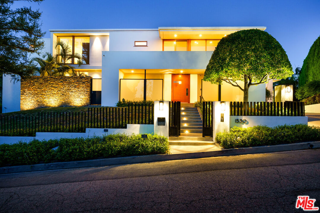 Property Photo:  1530 Bel Air Rd  CA 90077 