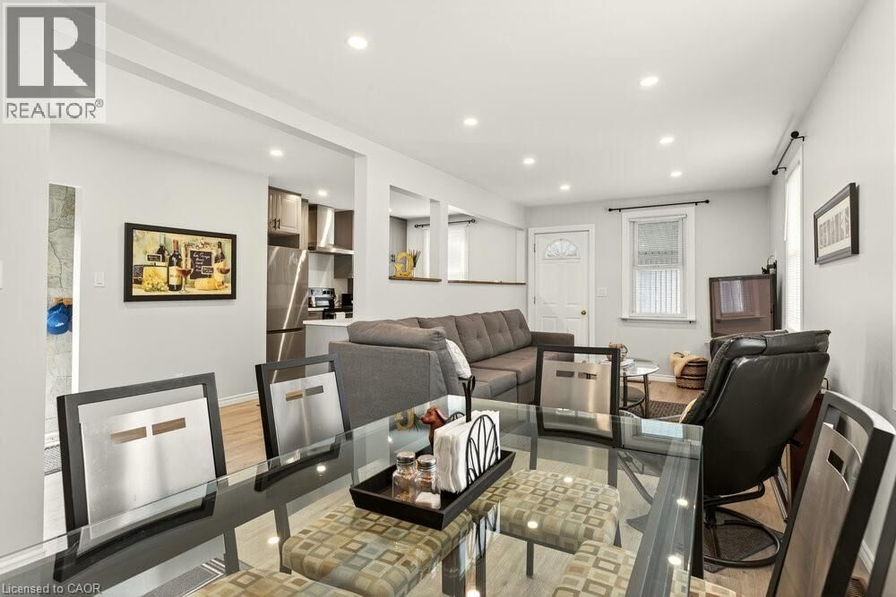 Property Photo:  259 Metcalfe Street North  ON N3Y 3Y1 