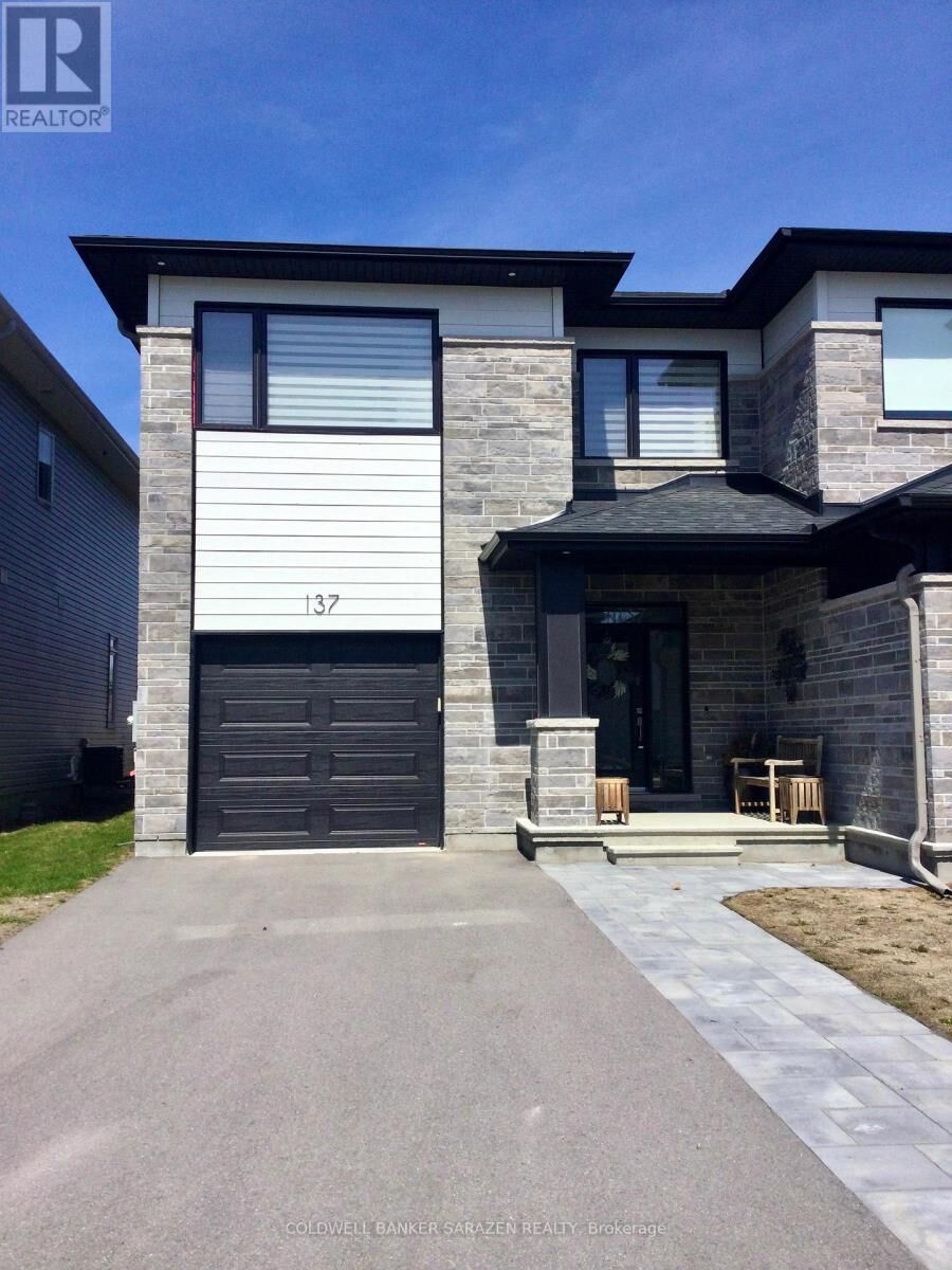 Property Photo:  137 Thomas Street South  ON K7S 0J4 