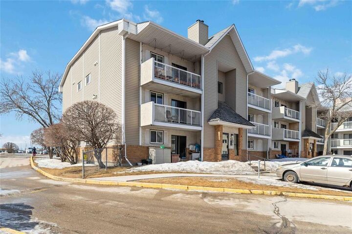 Property Photo:  90 Plaza Drive  MB R3T 5K8 