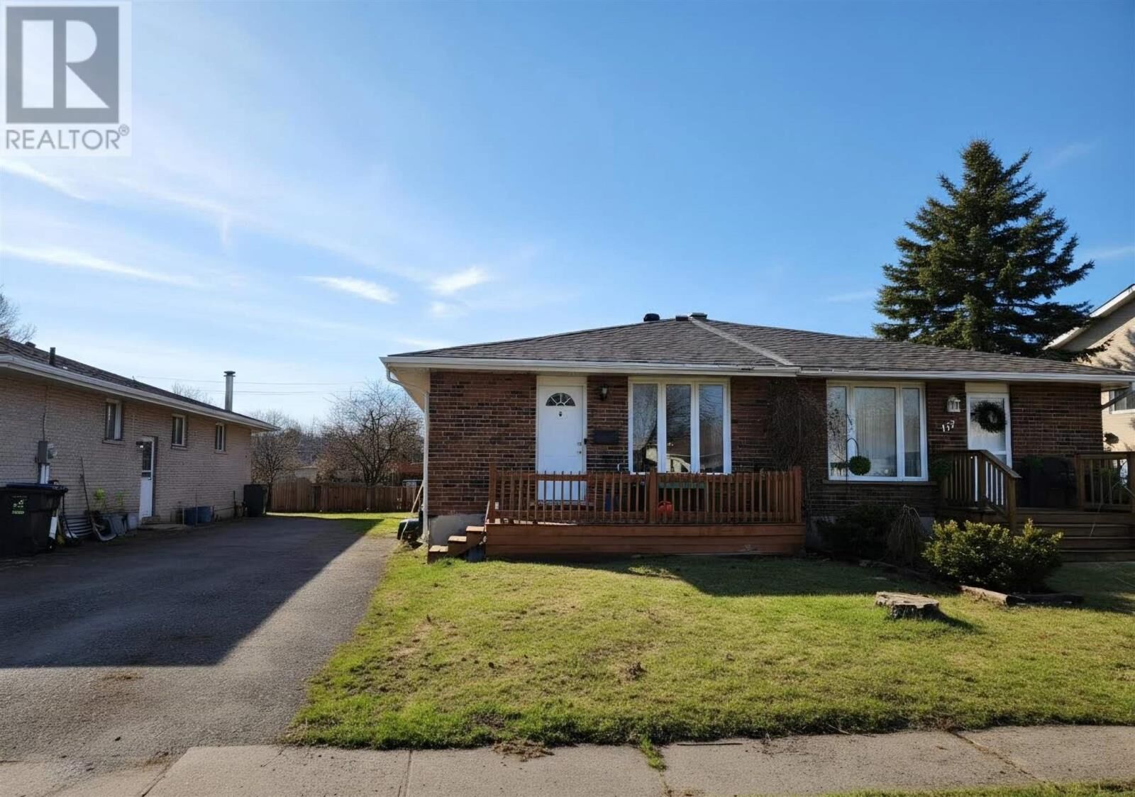 Property Photo:  125 Pozzebon Cres  ON P6C 6B4 