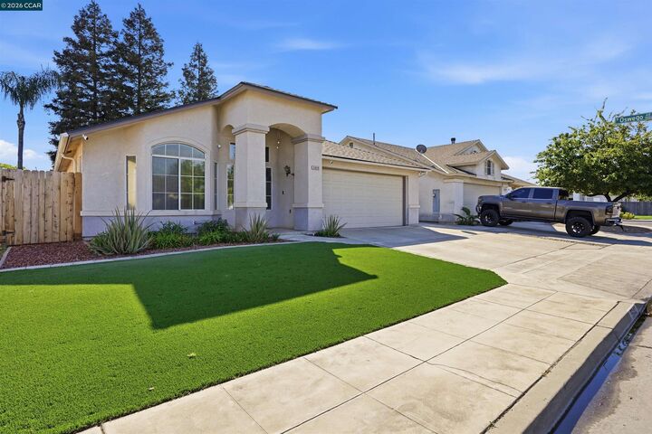 Property Photo: 5640 N Wheeler Ave CA 93722