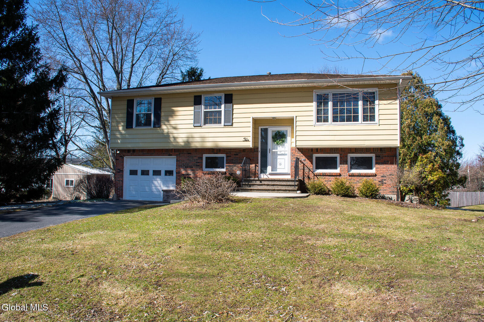 Property Photo:  10 Meadowlark Drive  NY 12110 