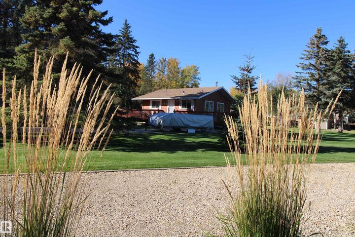 Property Photo: 308, 309 3 St. Ross Haven AB T0E 1A0
