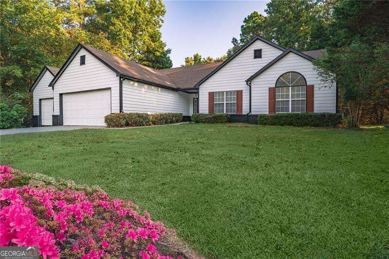 Property Photo: 328 Allatoona Shores Drive GA 30114