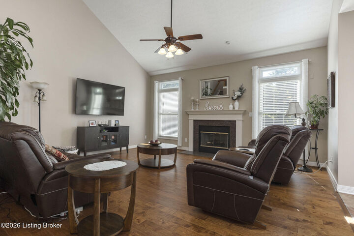 Property Photo:  1015 Fruitwood Ct  KY 40031 