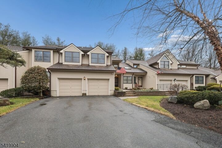 Property Photo:  7 Valen Ct  NJ 07417 