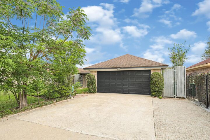 Property Photo:  9208 Carousel Lane  TX 77080 