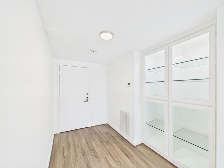Property Photo:  49 Briar Hollow Lane 304  TX 77027 