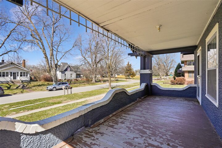Property Photo:  340 NE Cherry Avenue  IA 50072 