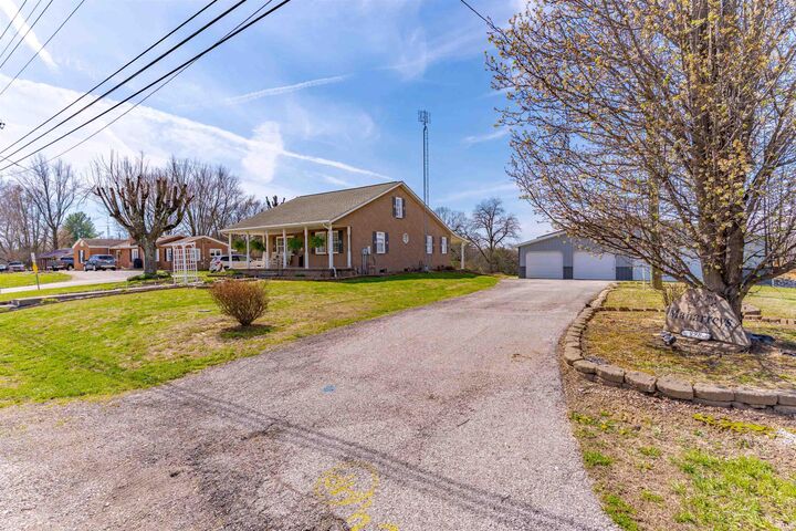 Property Photo:  998 S State Road 61  IN 47598-8455 