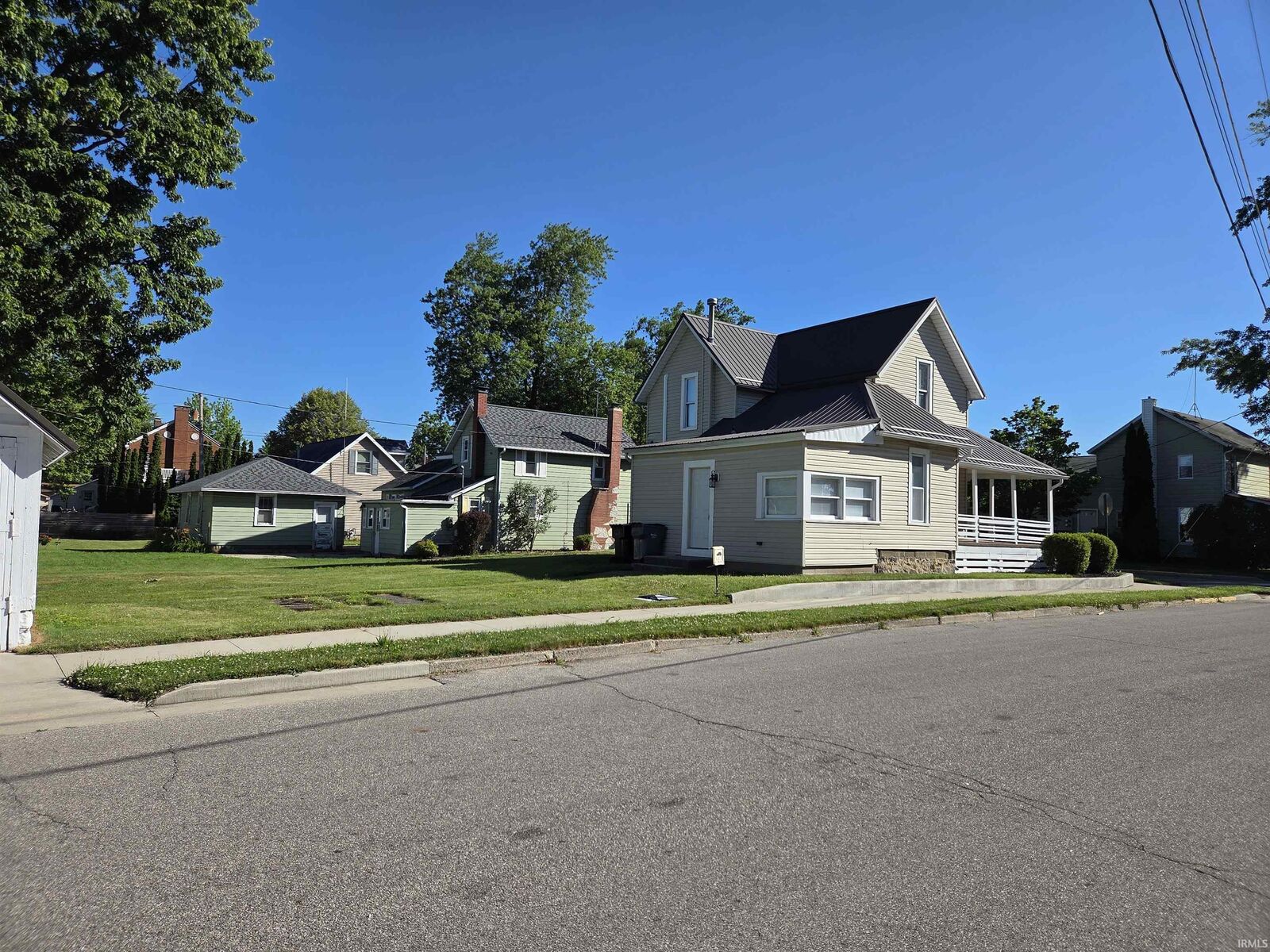 Property Photo:  301 N Lake St  IN 46567 