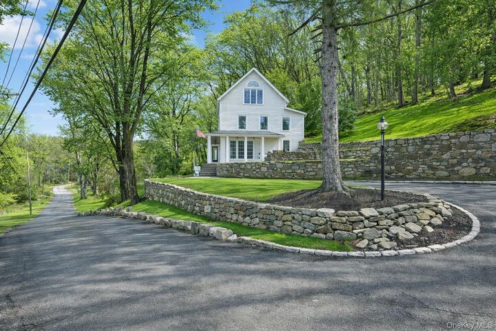 Property Photo:  18 Juengstville Road  NY 10519 