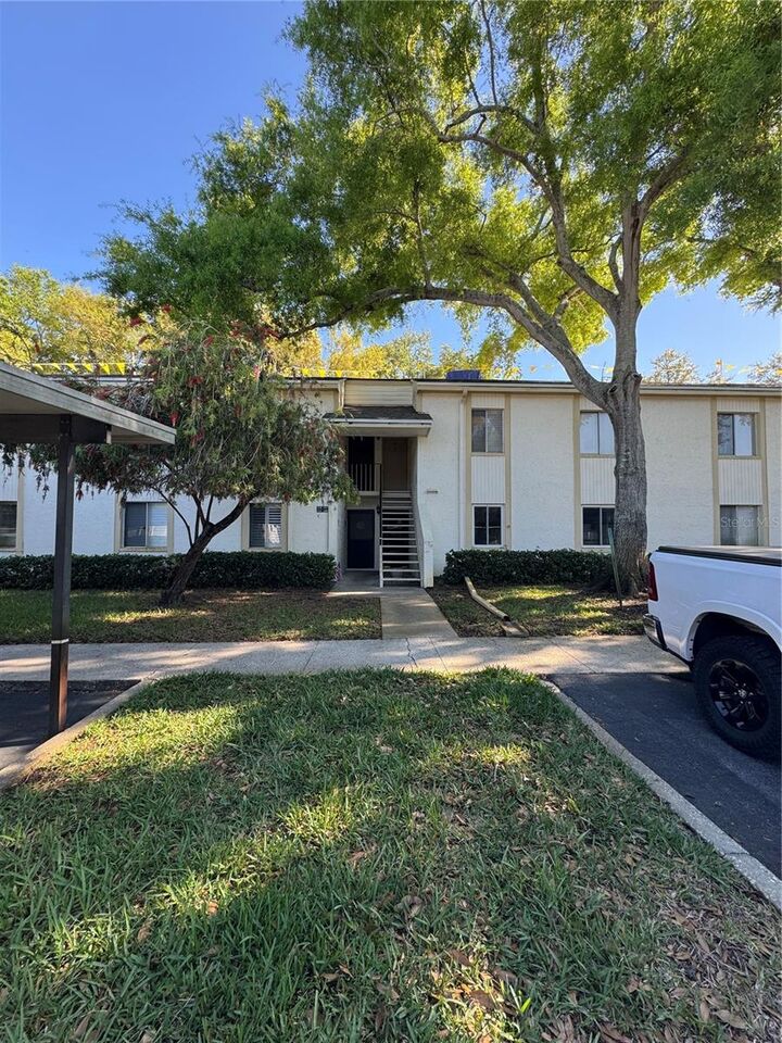 Property Photo:  109 Pine Court  FL 34677 