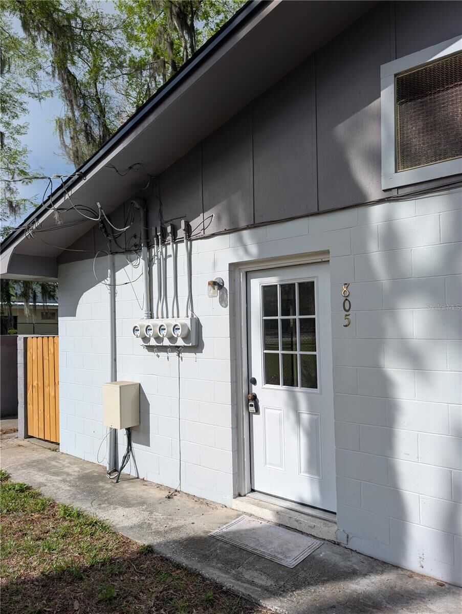Property Photo:  805 NW 40th Avenue  FL 32609 