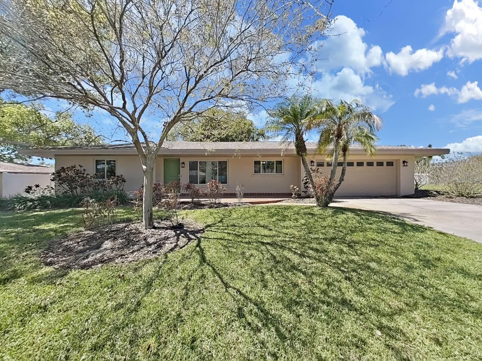 Property Photo: 1100 Canterbury Road FL 33764