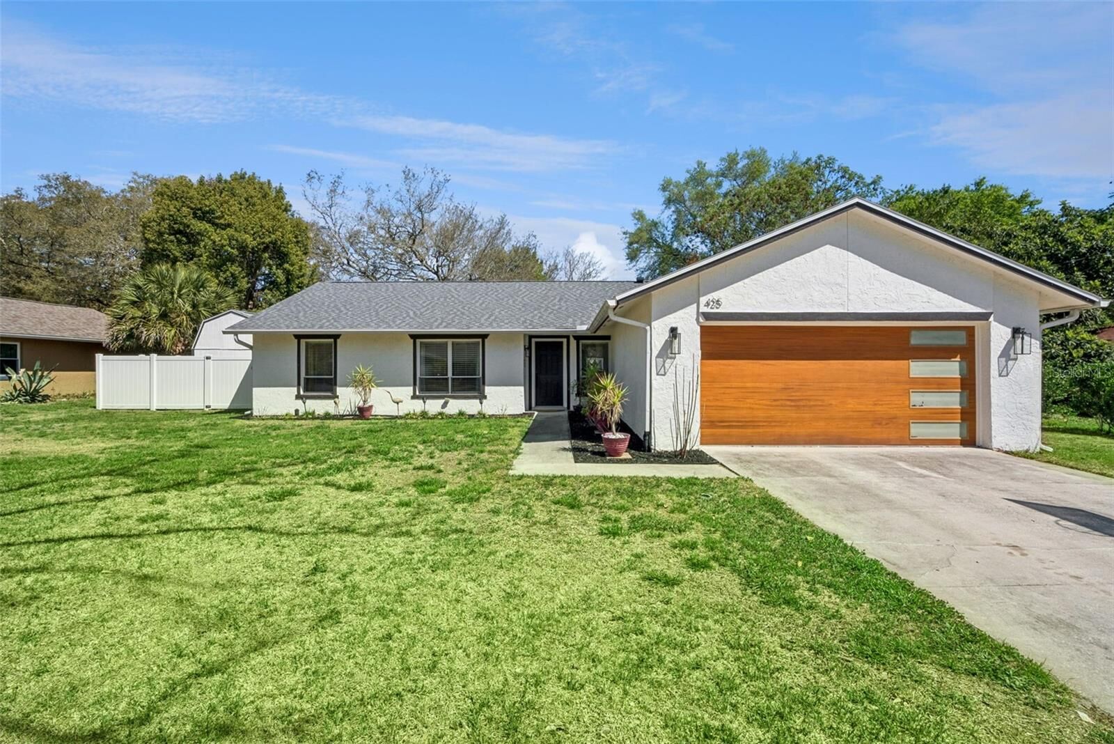 Property Photo: 425 E Orange Street FL 32701