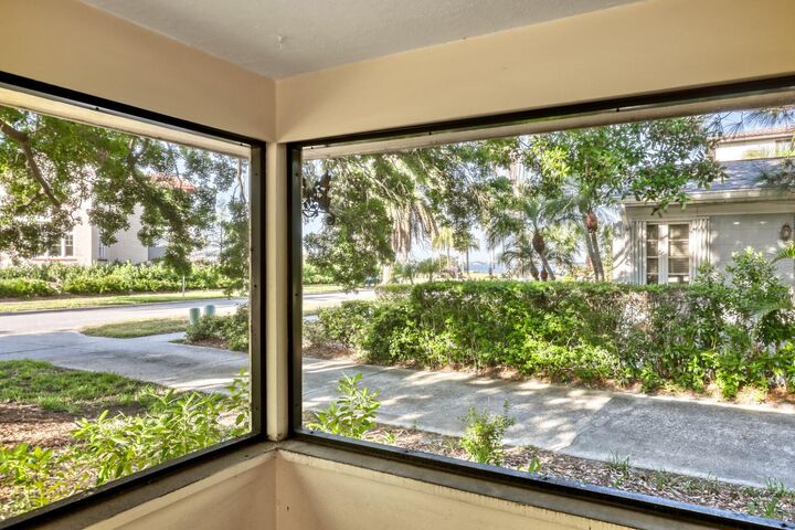 Property Photo:  224 Lyndhurst Street  FL 34698 