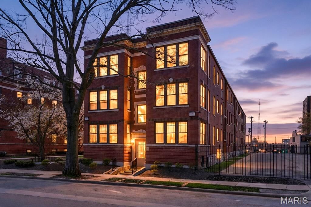 Property Photo: 615 Clara Avenue 2A MO 63112