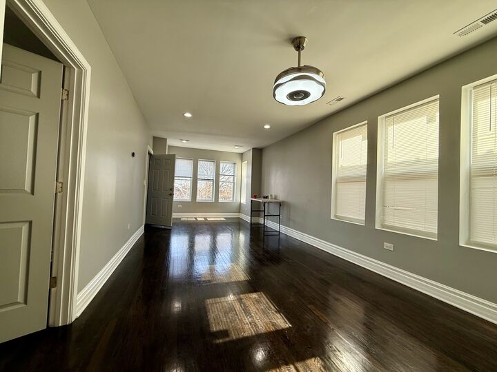 Property Photo: 2118 S 59th Avenue 3 IL 60804