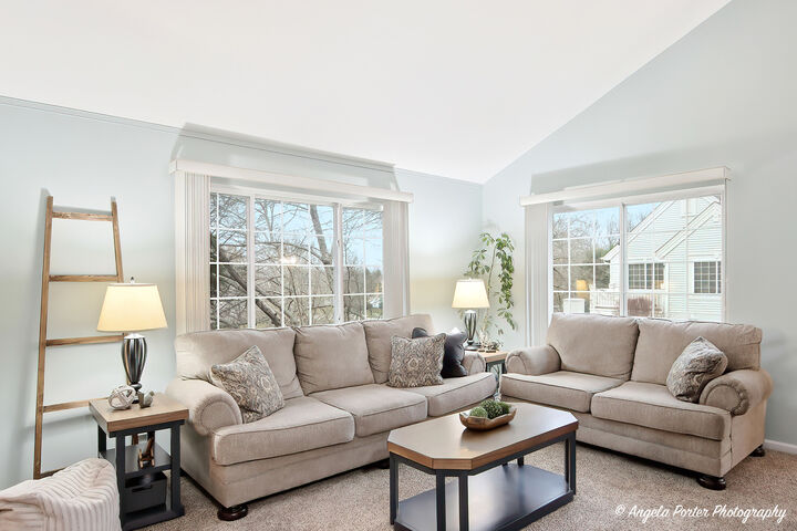 Property Photo:  324 New Haven Drive  IL 60013 