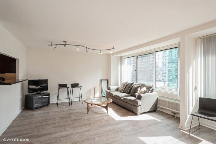 Property Photo:  211 E Ohio Street 2012  IL 60611 