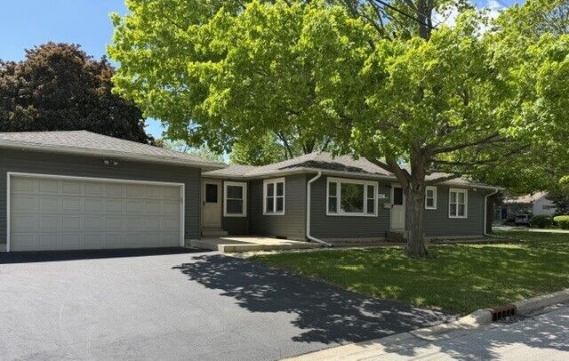 Property Photo:  208 W State Street  IL 60542 
