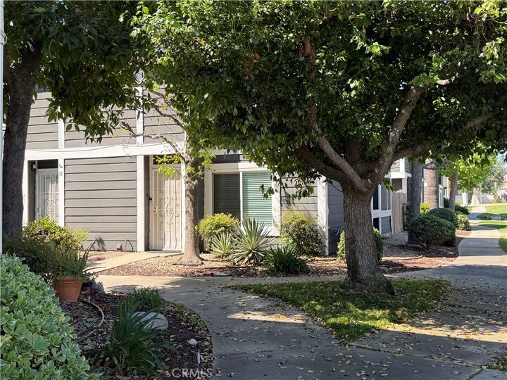 Property Photo:  824 N Pasadena Avenue 11  CA 91702 