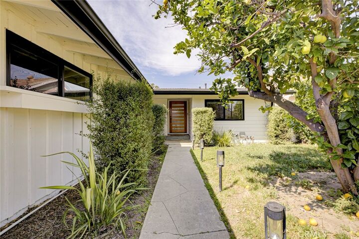 Property Photo:  5515 Hermitage Avenue  CA 91607 