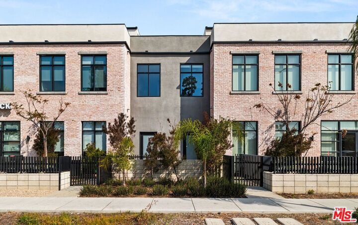 Property Photo:  752 W 19th Street B  CA 92627 