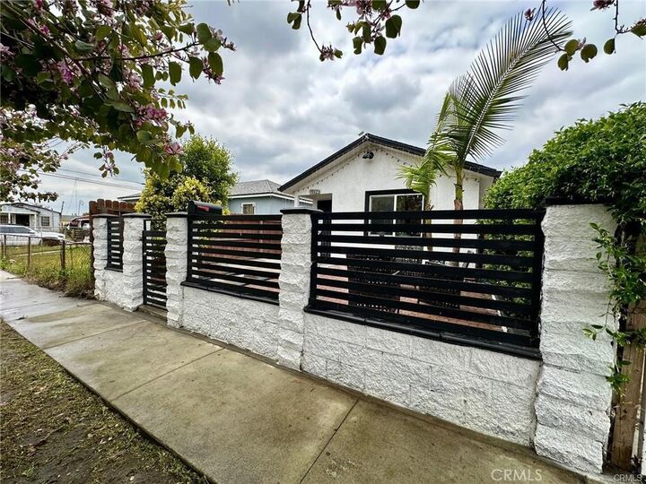 Property Photo:  10621 Kalmia  CA 90002 