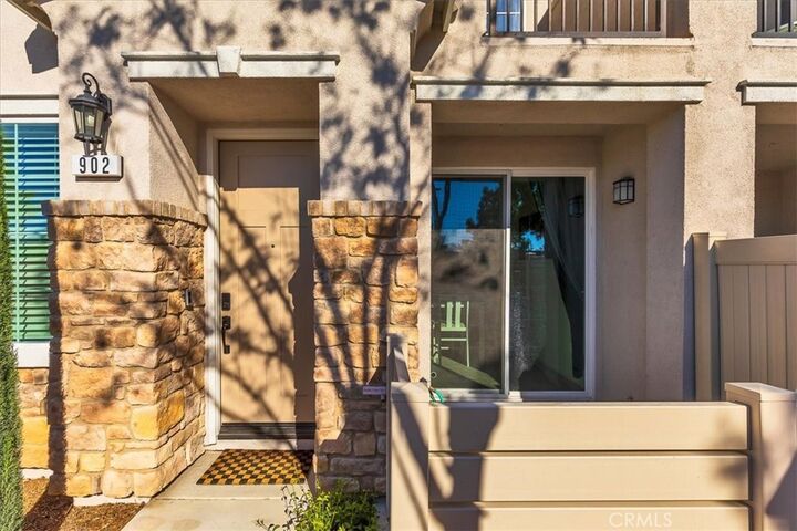 Property Photo: 41976 Isadora 902 CA 92562