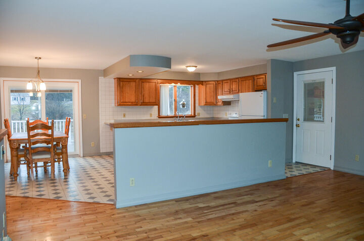 Property Photo:  225 Mount Vernon Road  ME 04330 