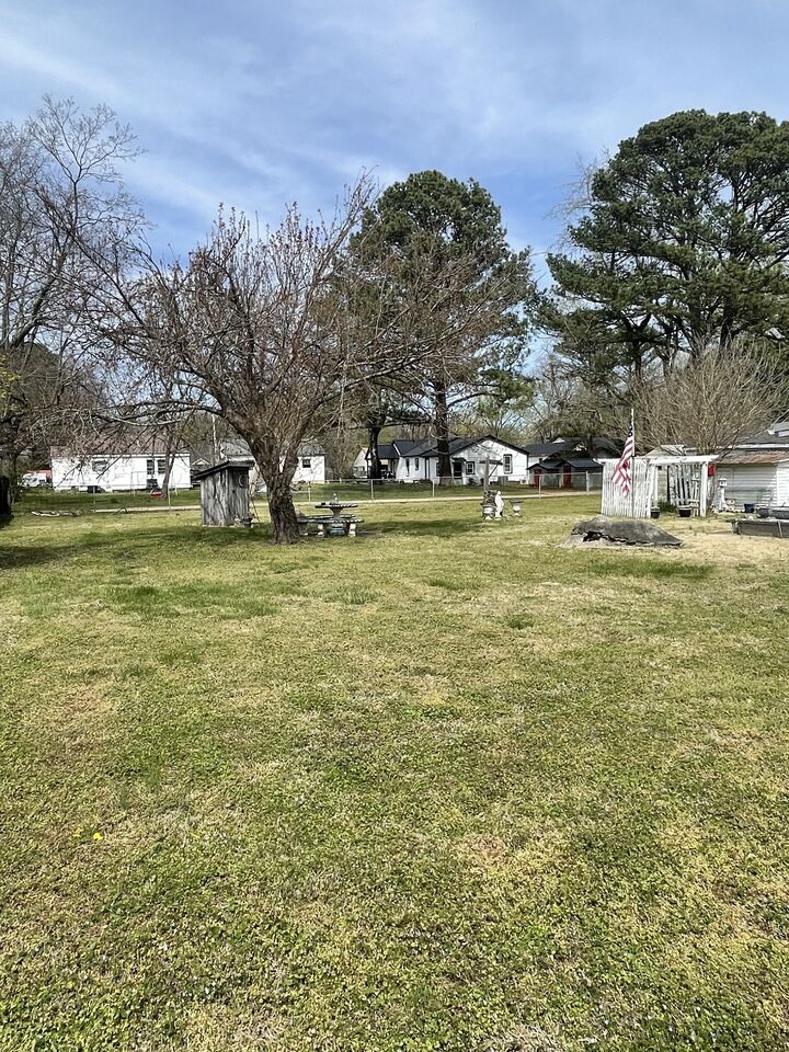 Property Photo:  510 1st St  TN 38464 