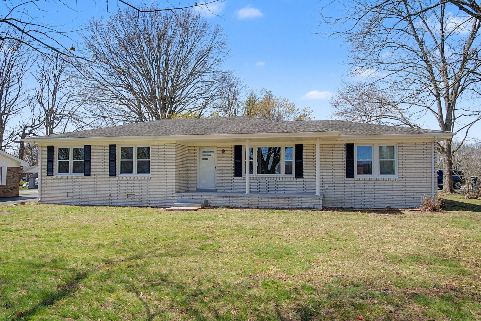 Property Photo:  521 Greenwood Dr  TN 37083 