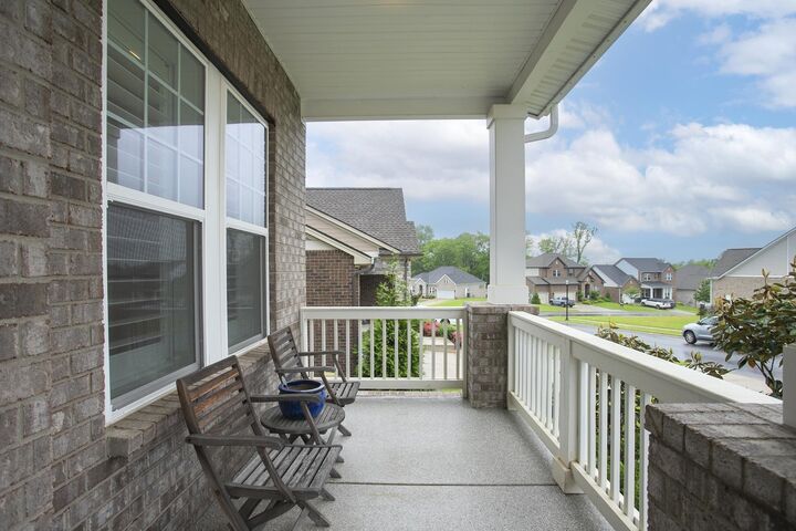 Property Photo:  928 Tynan Way E  TN 37135 