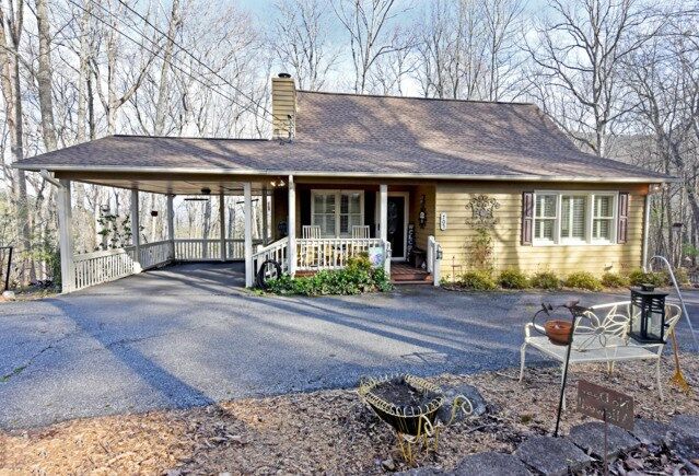 Property Photo: 705 Laurel Ridge Drive GA 30536