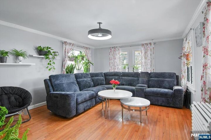 Property Photo:  611 Stuyvesant Avenue  NJ 07111 