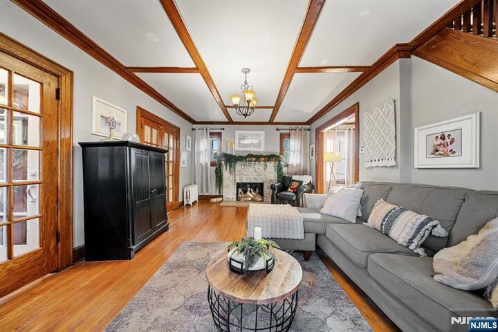 Property Photo:  81 Vreeland Avenue  NJ 07432 