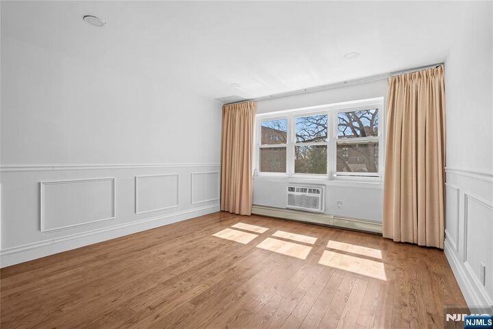 Property Photo:  25 Jefferson Street 4E  NJ 07601 