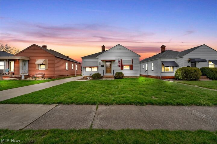 Property Photo: 912 Dawnwood Drive OH 44134