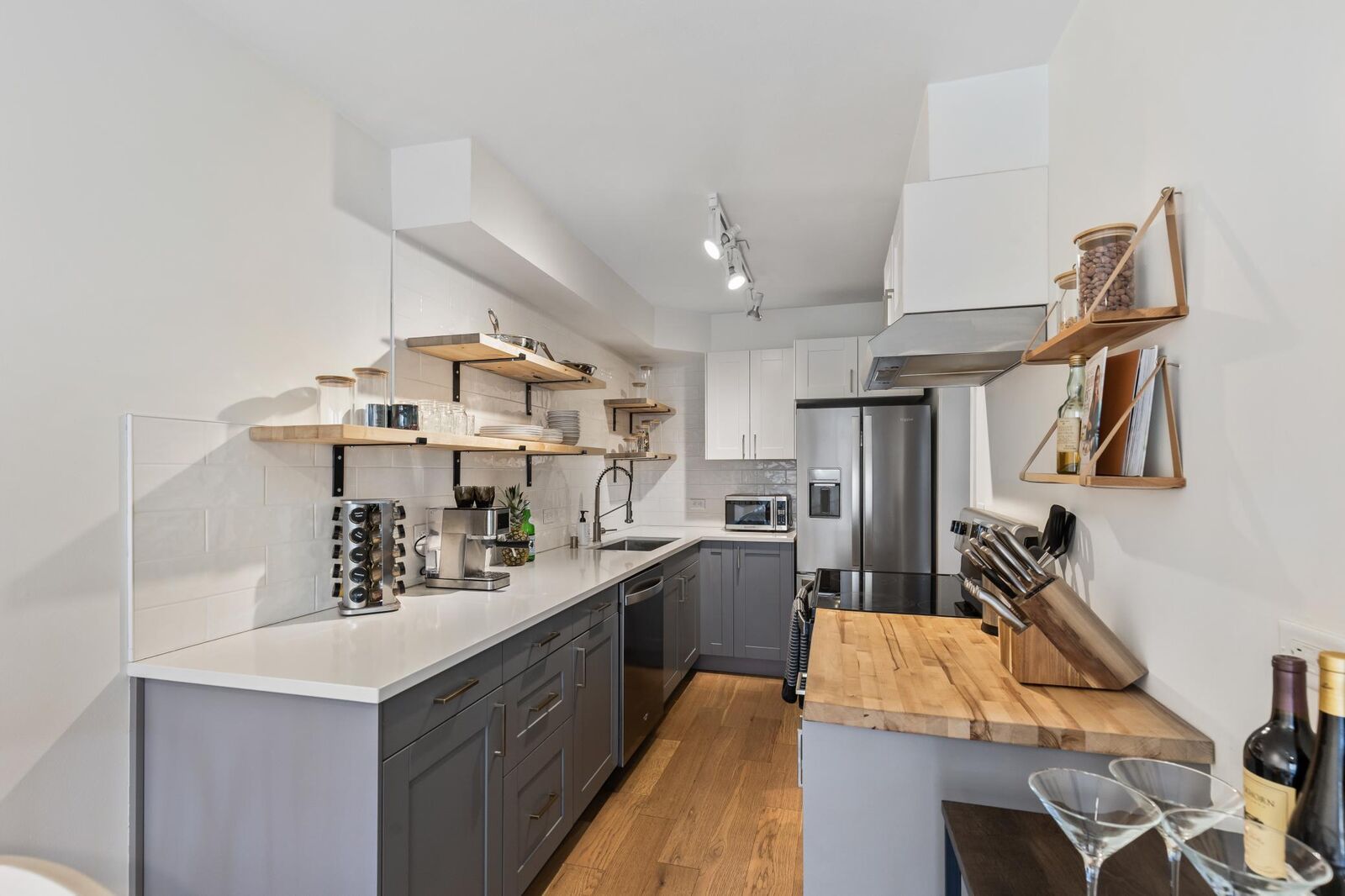 Property Photo:  2928 Dean Parkway 2L  MN 55416 