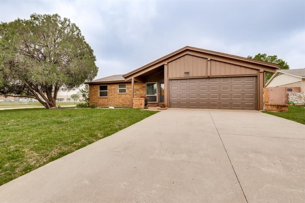 Property Photo: 2413 Cheyenne Street TX 75062