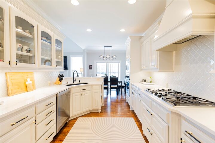 Property Photo:  5605 S Chadwick Drive  AR 72758 